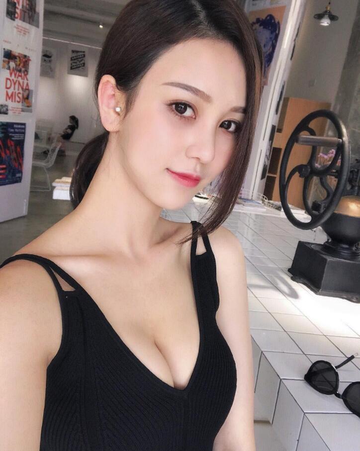 气质女神李倩倩牛仔裤美腿女神私房照 天佑徒弟Crystal倩倩写真