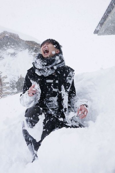 林俊杰欧洲雪山帅气照片